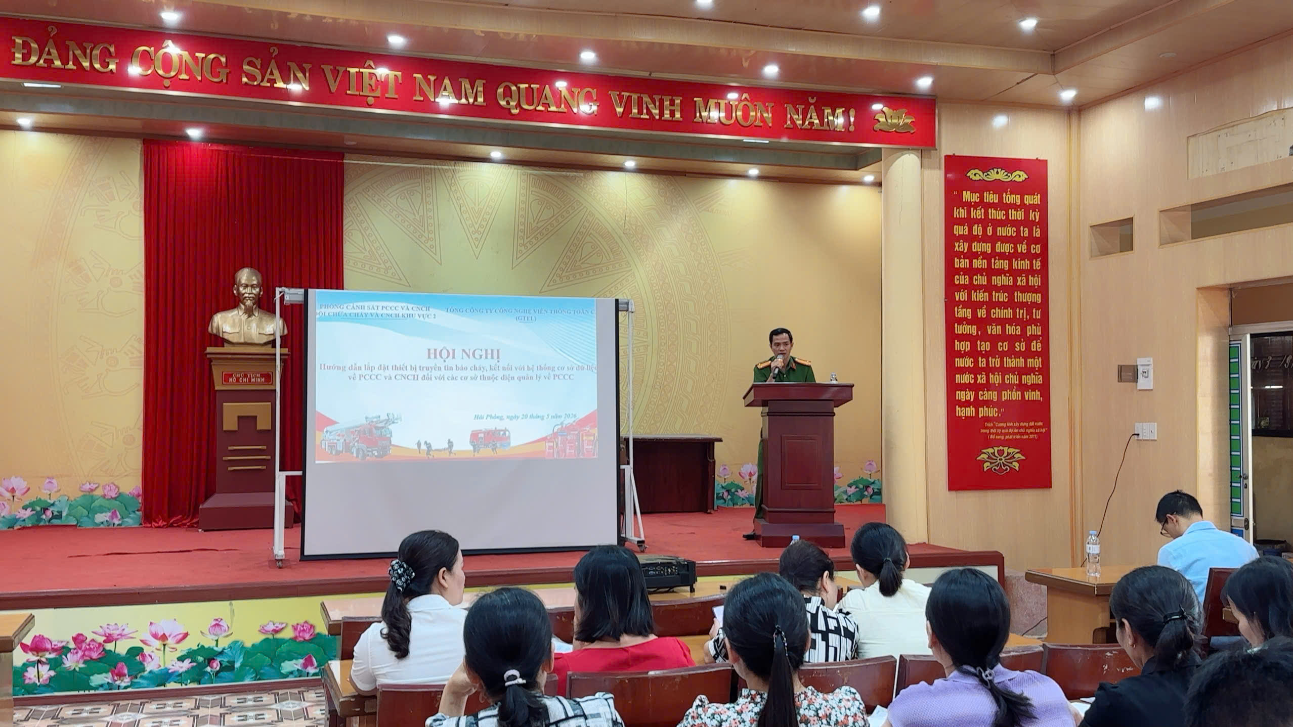 Đội Chữa cháy và cứu nạn cứu hộ khu vực 2: Hướng dẫn lắp đặt thiết bị truyền tin báo cháy và kết nối cơ sở dữ liệu PCCC cho hơn 200 cơ sở